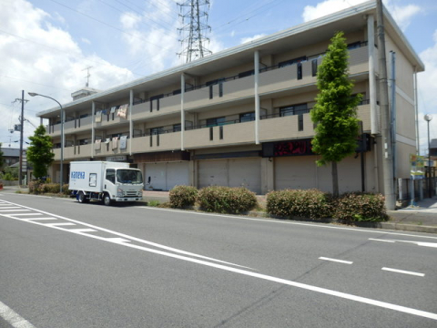 西村マンションの建物外観