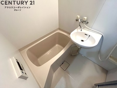 バス・シャワールーム　シンプルなお風呂です。