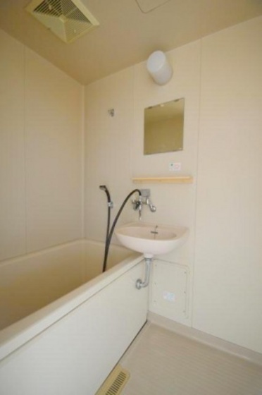 バス・シャワールーム　他号室のお写真です