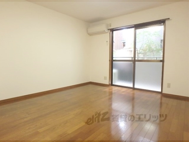 居室・リビング　８帖の広いお部屋です