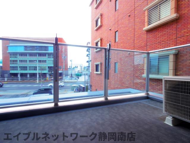 バルコニー　陽当たり良好なバルコニーです