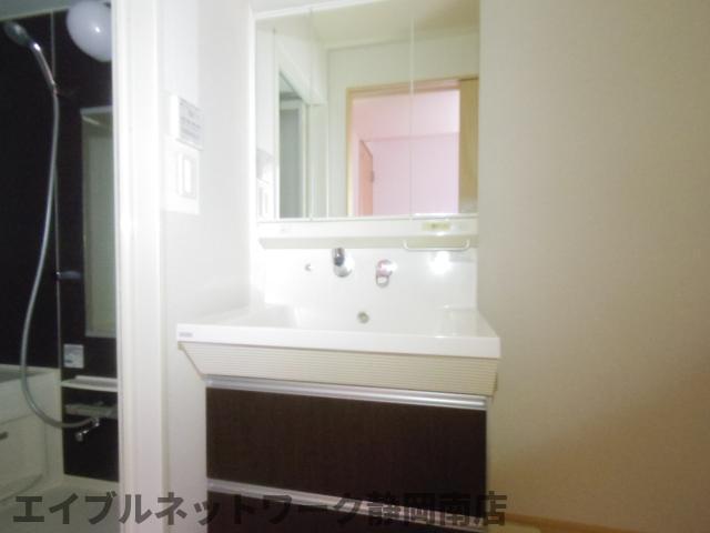 洗面設備　使いやすい洗面所です