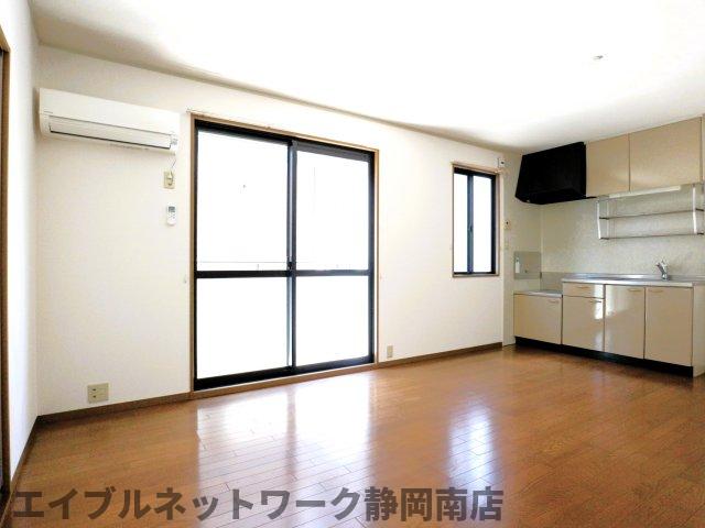 こちらのリビングで趣味の時間をお楽しみください