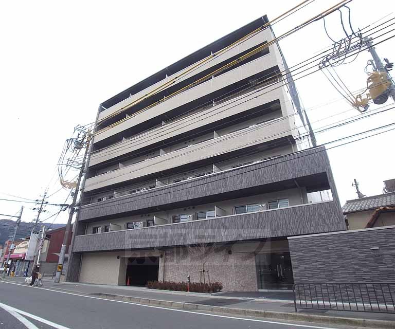 京都市山科区竹鼻扇町のマンションの建物外観