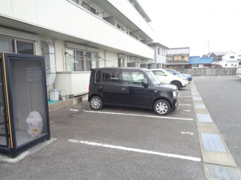 【草津市橋岡町のアパートの駐車場】