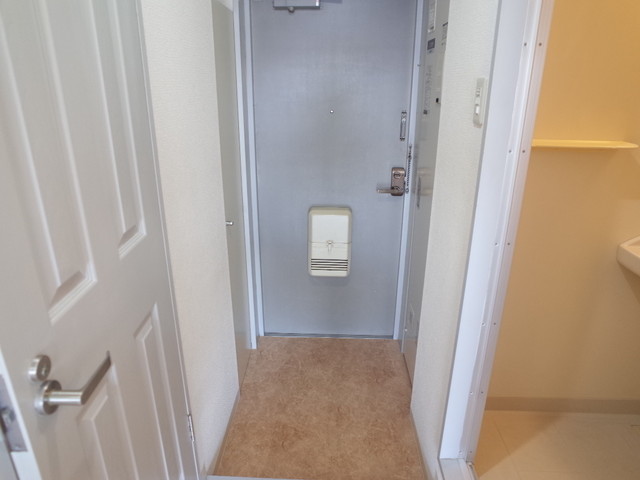 シティライフ服部の玄関