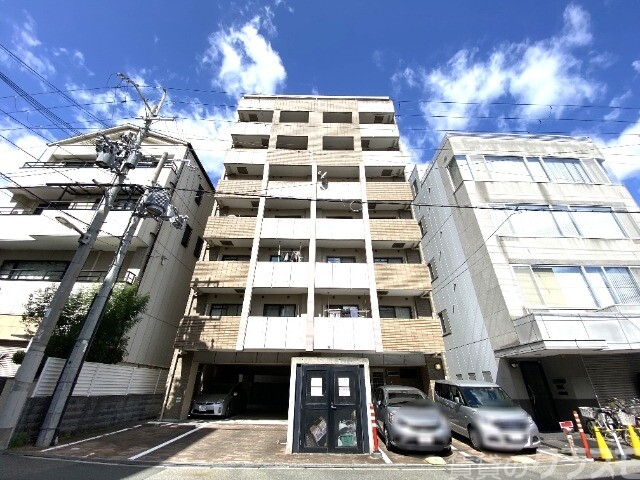 【大阪市淀川区十三東のマンションの建物外観】