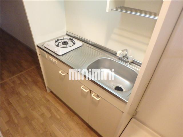 キッチン　一口コンロ付きです。ちゃんとまな板を置くスペースもありますよ