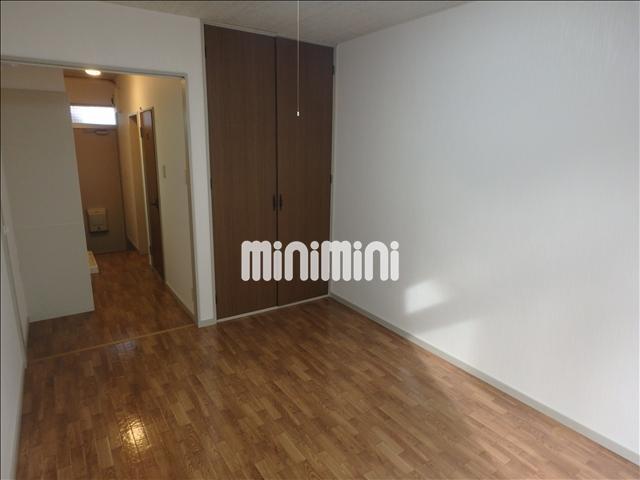 居室・リビング　キッチンとの間を仕切れば１Ｋとしても使えます。