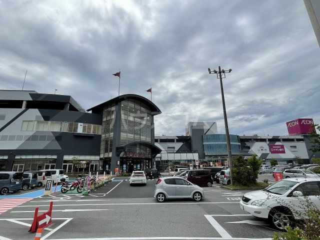 【岡崎市南明大寺町のアパートのショッピングセンター】