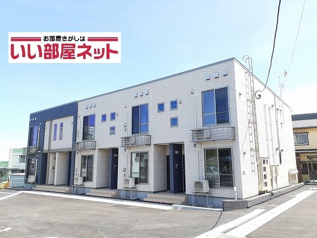 長岡市悠久町のアパートの建物外観