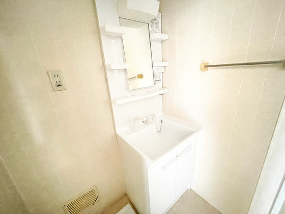 洗面設備　※他の号室の写真です。