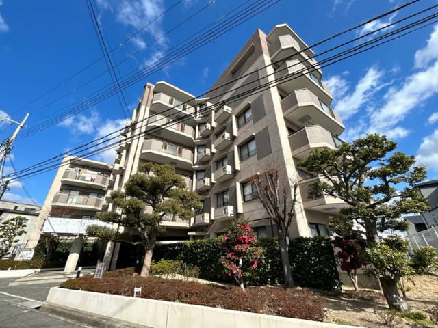 吹田市佐井寺のマンションの建物外観