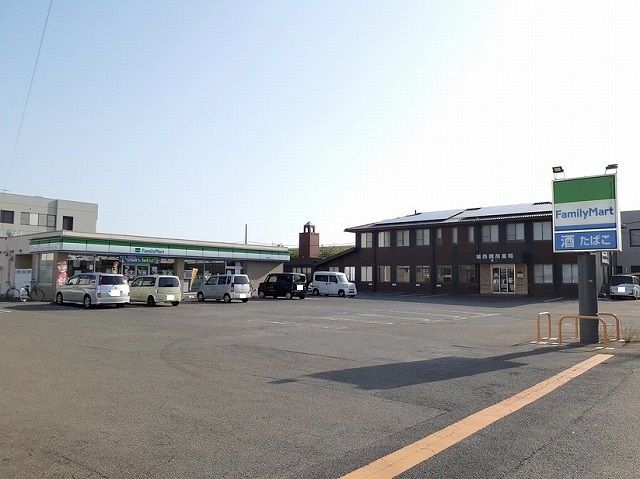 【松山市高岡町のアパートのコンビニ】