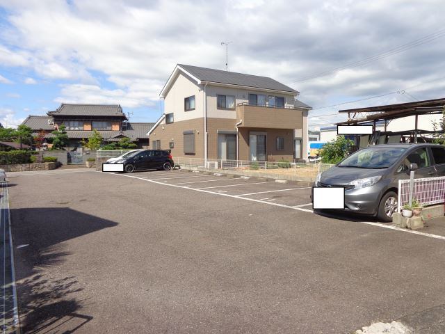 【グリンハイツ小山　Ａ棟の駐車場】