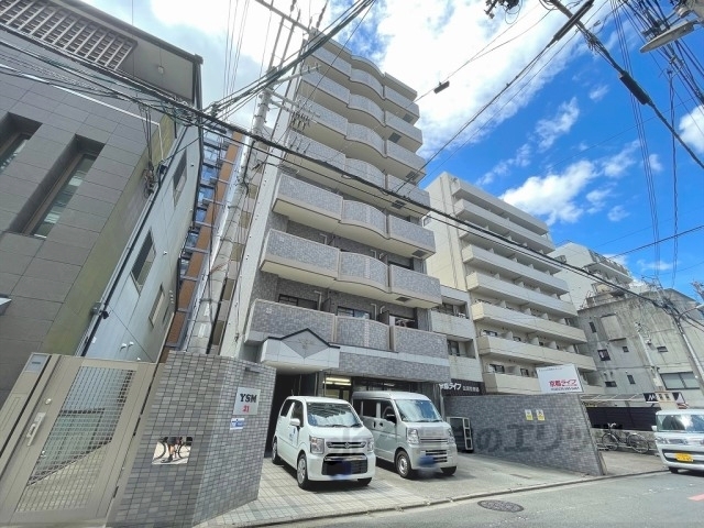 京都市下京区深草町のマンションの建物外観