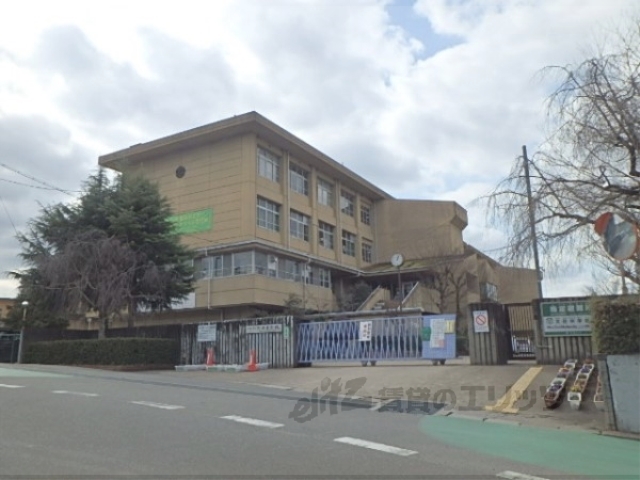 【京田辺市三山木野神のマンションの中学校】