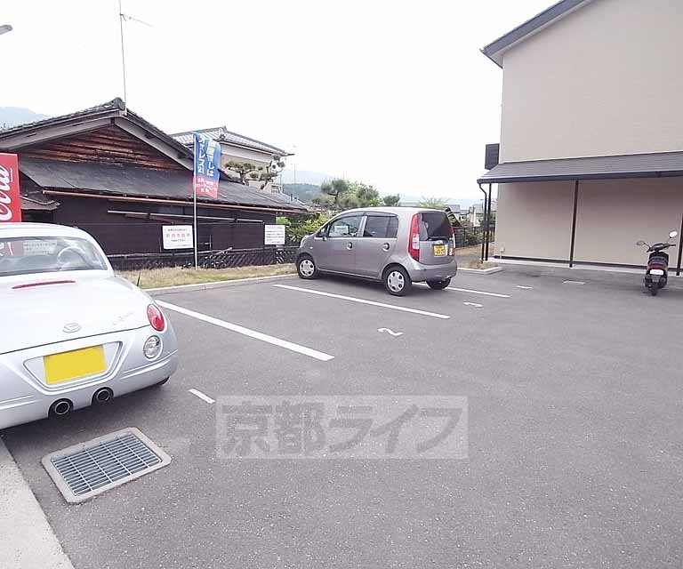 【レオパレス花園の駐車場】