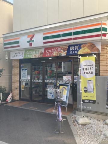 コンビニ　セブンイレブン（コンビニ）まで437m