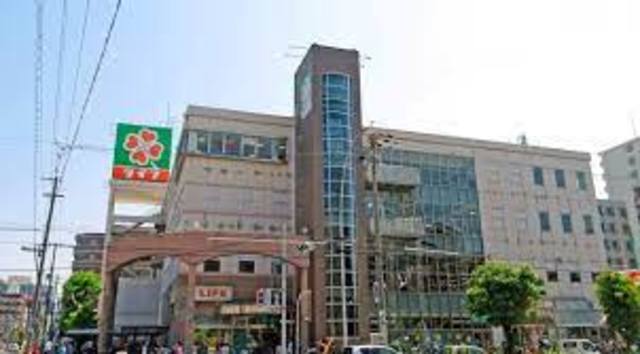 スーパー　ライフ中崎町駅前店（スーパー）まで535m