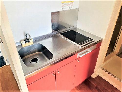 キッチン　掃除しやすい電気コンロ付き。