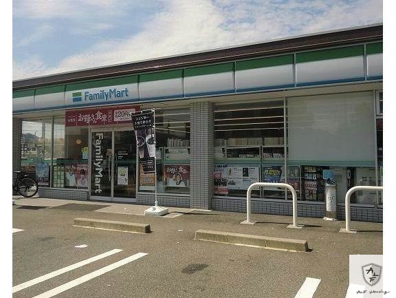 コンビニ　ファミリーマート美濃加茂太田南店（コンビニ）まで590m