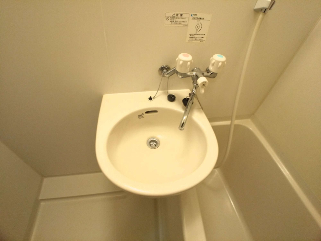 その他　鏡を備え　準備のしやすい洗面台