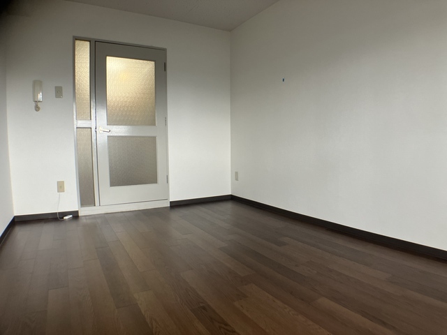 居室・リビング　※補修前の参考画像の為、設備等は現況優先。