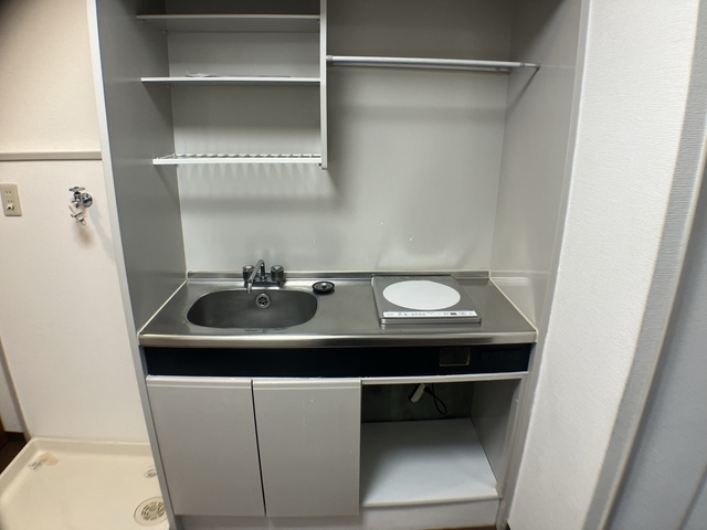 キッチン　※補修前の参考画像の為、設備等は現況優先。