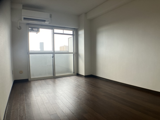 居室・リビング　※補修前の参考画像の為、設備等は現況優先。