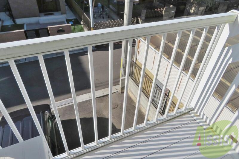 バルコニー　しっかり洗濯物も干せそうですね。