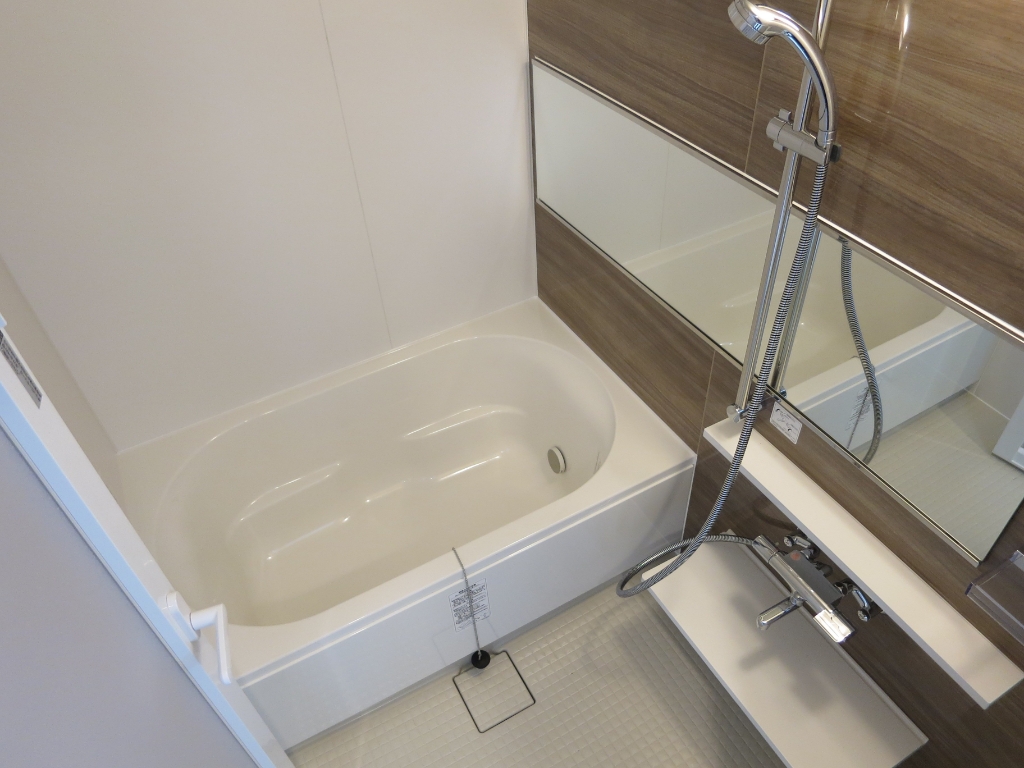 バス・シャワールーム　循環式追い焚機能付きのお風呂です