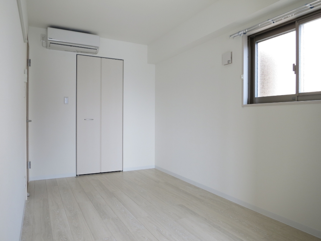 その他部屋・スペース　洋室にエアコン1基あり