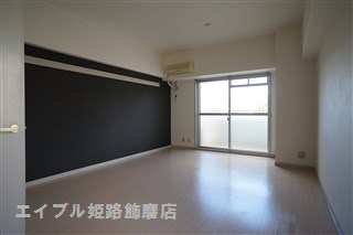 居室・リビング　写真は反転のお部屋です