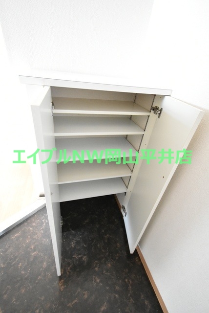 収納　日当たり良好バルコニー
