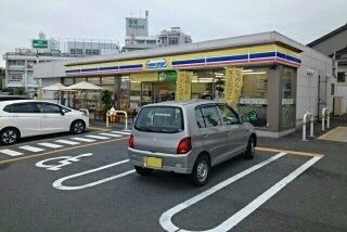 コンビニ　ミニストップ三谷北通店様（コンビニ）まで700m