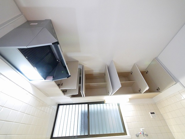 収納　キッチン上部のたっぷり収納できます