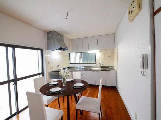 居室・リビング　CGで家具等を配置したもので家具等は含まれません。