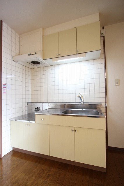 キッチン　同物件別部屋