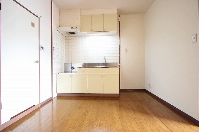 居室・リビング　同物件別部屋