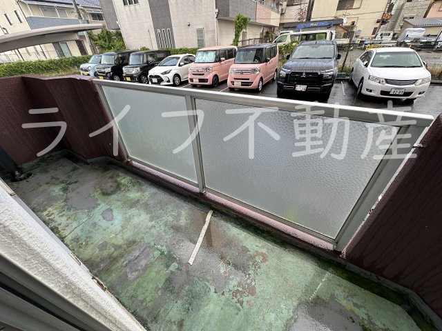 バルコニー　暖かな日差しのふりそそぐバルコニー