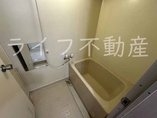 バス・シャワールーム　落ち着いた空間のお風呂です