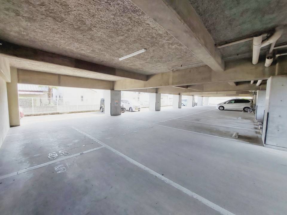 駐車場　駐車場