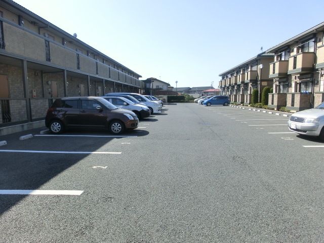駐車場　ひろびろ駐車場