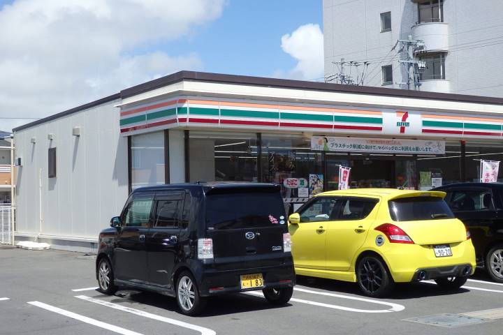コンビニ　セブンイレブン（コンビニ）まで2403m