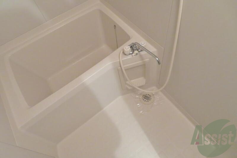 バス・シャワールーム　お風呂はこちらです。十分な広さがありますね。