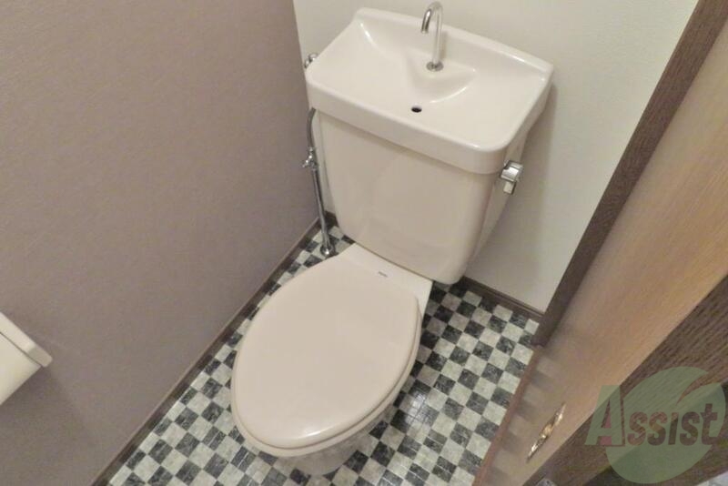 トイレ　トイレはこちらです。おしゃれなタイルですね。