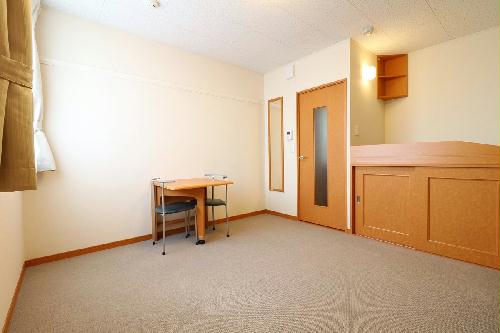 居室・リビング　ベッド下に収納スペースあり！荷物が多くても十分に収まります！