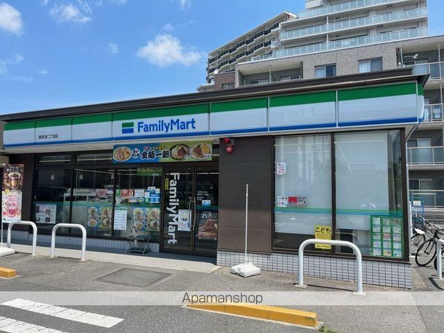 コンビニ　ファミリーマート（コンビニ）まで221m