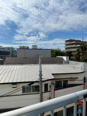 眺望　暖かな日差しのふりそそぐバルコニー